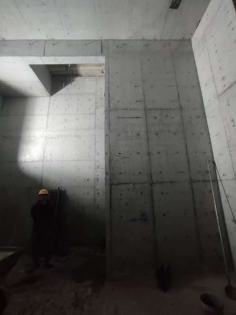 贡井墙上开槽钢筋断了有影响吗